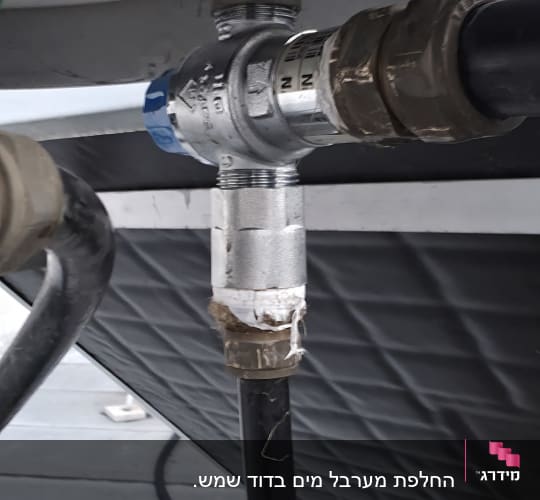 חיבורים וצינורות במערכת סולארית